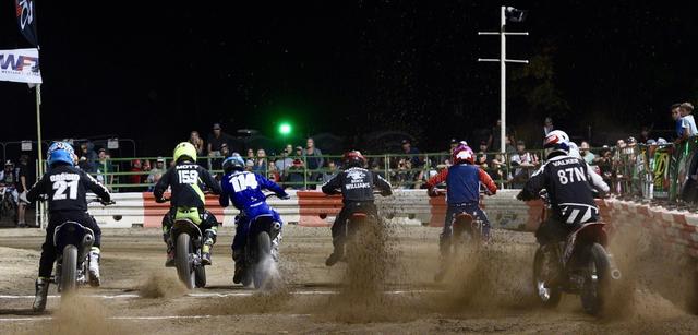 画像2: より多くのライダーが安全に走る場面は自由気侭な練習日 < レースデイ。