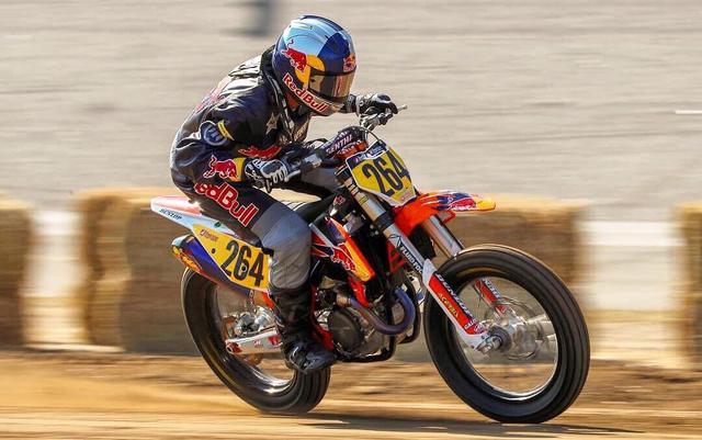 画像: MXがベースの彼のライディングフォームは、どこか少し印象が違いますね。ま、速けりゃいいんだ!