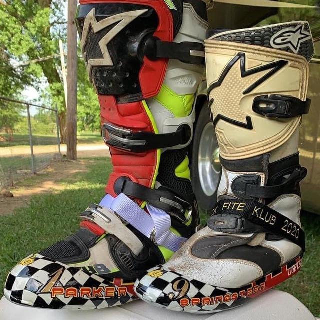 画像: この日のためにあらためて誂えられた、レジェンドたちのためのLightShoe製ホットシュー(鉄スリッパー)。