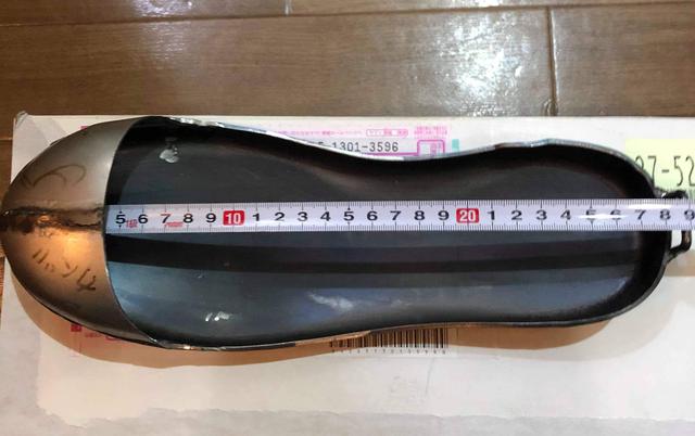 画像: 全長約280mmのこちらは最小のSサイズ。成人男性26cmだとロードレース用ブーツ相当でしょうか。