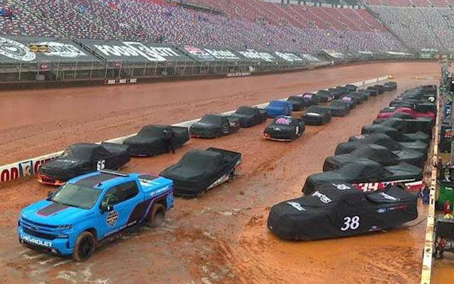 画像: 実際のところレースウィーク1日目の土曜日は激しい降雨のためトップカテゴリーの予選がキャンセルになり、サポートクラスのキャンピングワールド・トラックシリーズ決勝は月曜日に順延となった。