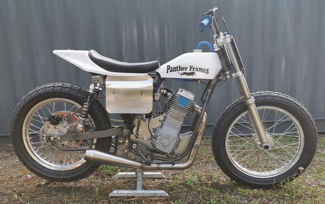 オマーズFRPタンク　ダートトラッカー　フラットトラッカー　フィッティングステー Flat Track Friday!!] 乗り回し方と