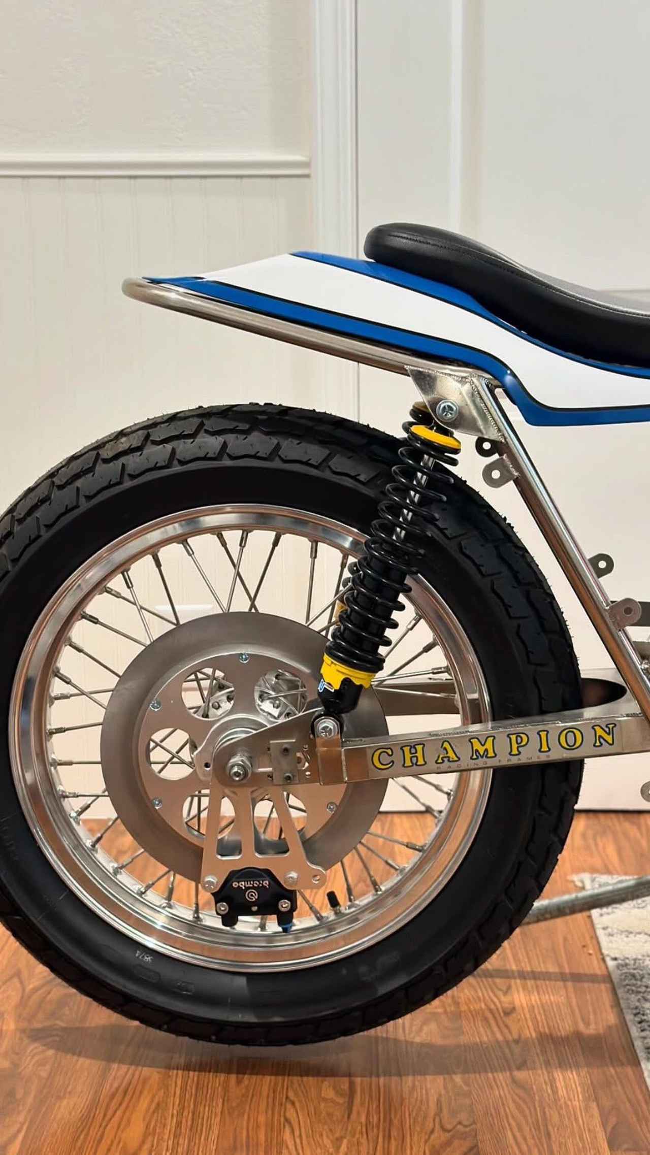 画像2: なぜ彼の地の人々はリビングルームにマシンを入れたがるのだろう???