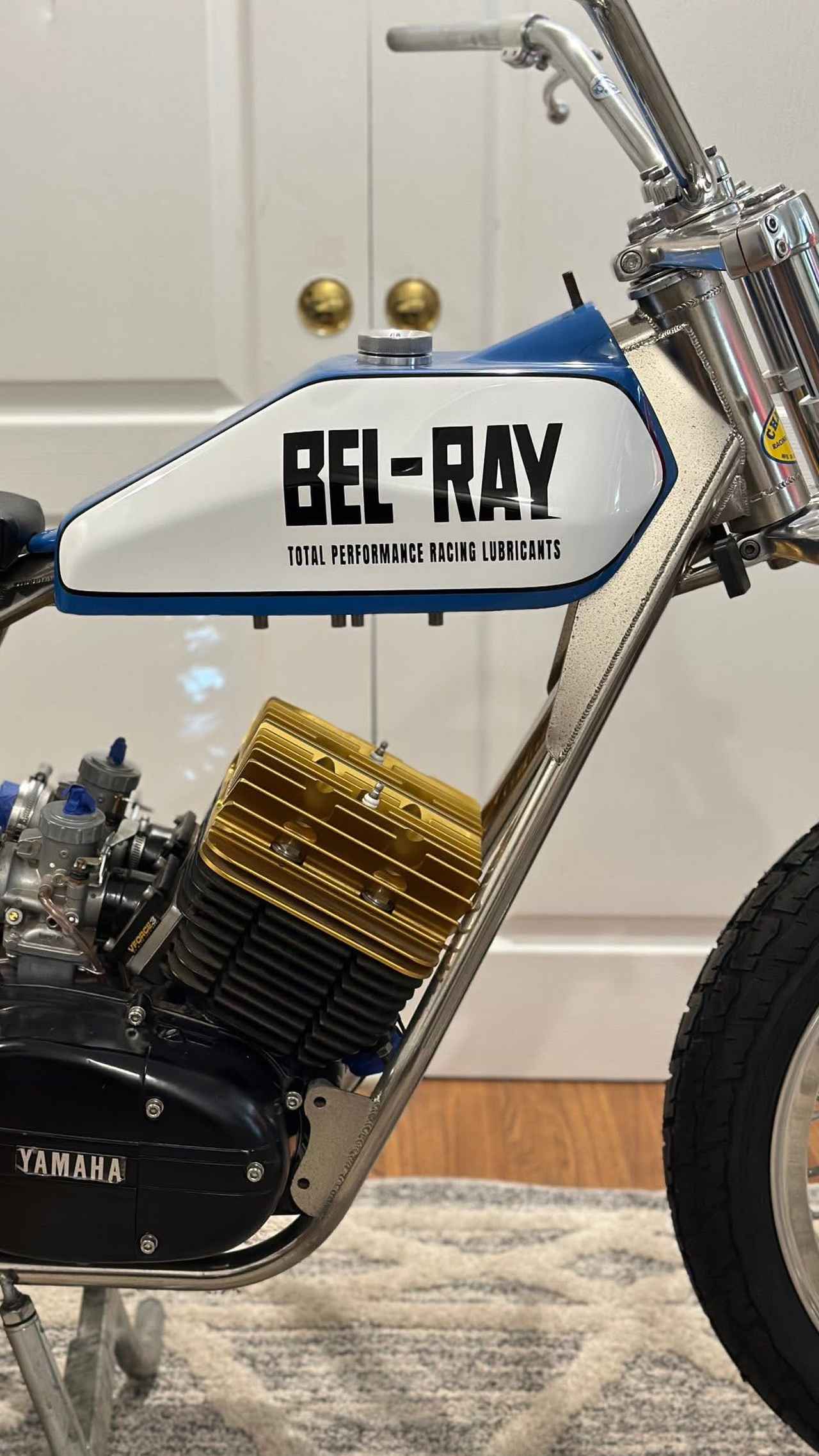 画像1: なぜ彼の地の人々はリビングルームにマシンを入れたがるのだろう???