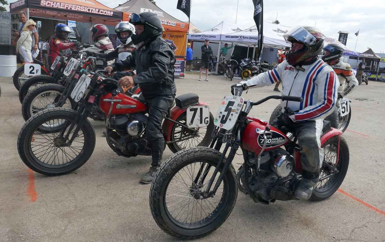 画像1: わずか数周のエキシビジョンマッチとはいえ平均車速125km/h超えですと?