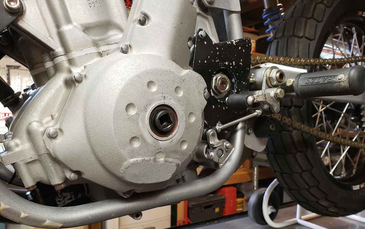 画像: [Flat Track Friday!!] "コマケーとこ" がいいんです！ダートトラックらしさの神様は、チマチマ細部に宿っていたりいなかったり？ - LAWRENCE - E-RIDE x LIFESTYLE + α