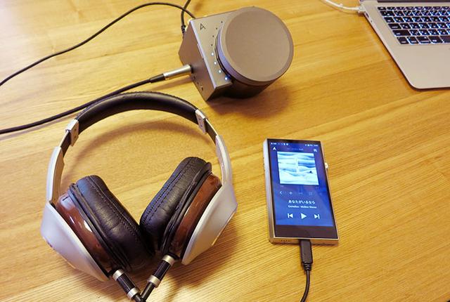 画像: USB OTGケーブル接続により、USBオーディオ出力対応のDAPをソース機器として使うことができる。今回の取材ではA&ultima SP1000 SSを使って再生してみた