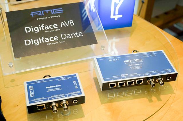 画像: コンパクトなオーディオフォーマット・コンバーターの、Digiface AVB(右)とDigiface Dante(左)