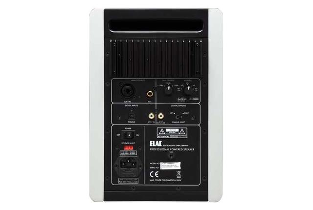 画像: 入力端子はアナログ(XLR、RCA)とデジタル(同軸、光)を装備。DACはシーラスロジックの「CS4392」、インプットレシーバーは「CS8416」で、192kHz/24ビットまでのデジタル信号入力とパススルーにも対応する。試聴位置1m未満のニアフィールド(NF)、2m程度のミドルフィールド(MF)、自立使用に適したリニア(LIN)など、設置状況にあわせ5ステップで調整できるフィルターを備える