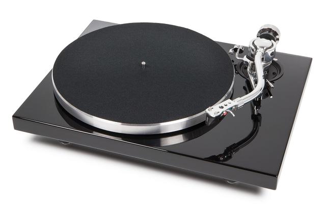 画像: 1Xpression Classic S-Shapeの寸法/質量は幅415×高さ130×奥行335mm/8kg。ダストカバーも付属する