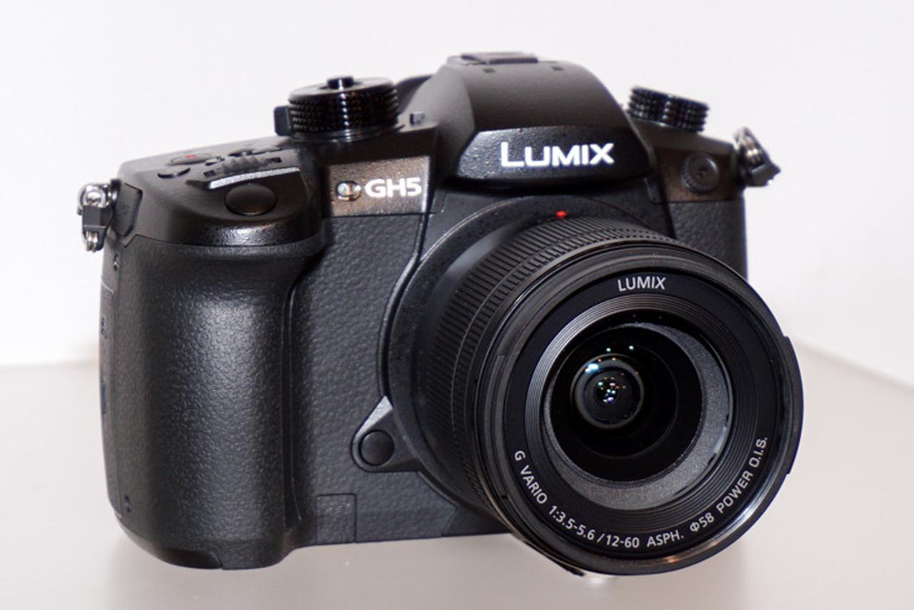 パナソニック、デジタル一眼カメラLUMIX「GH5」の最新ファームウェアを