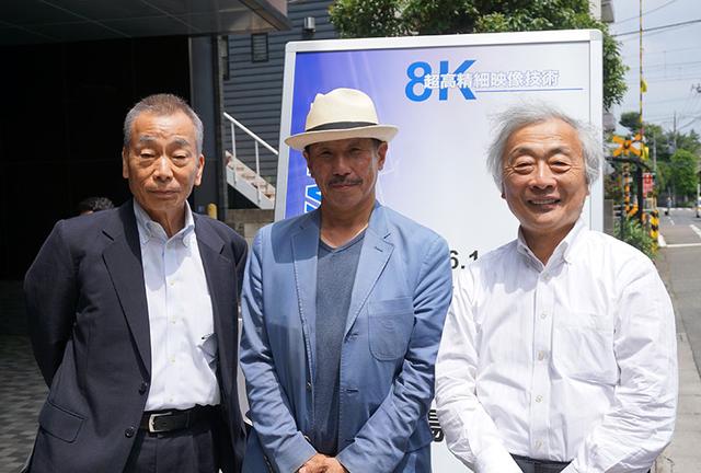 画像: アストロデザイン・鈴木社長(左)と大阪芸術大学の赤木正和さん(中央)、麻倉さんで記念写真