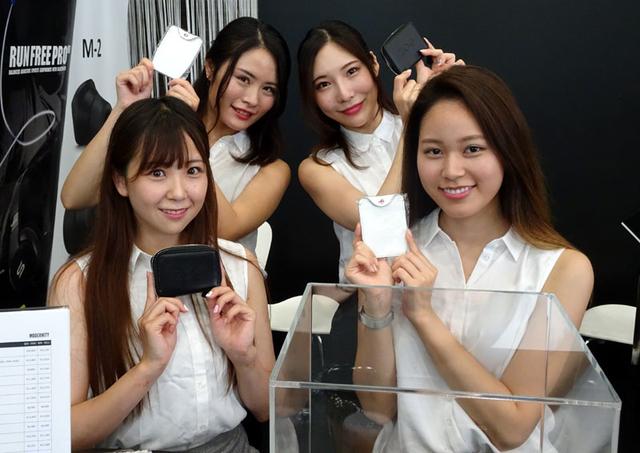 画像1: 【1F・モダニティ】きれいなお姉さんと、初展示のBTイヤホンに会える