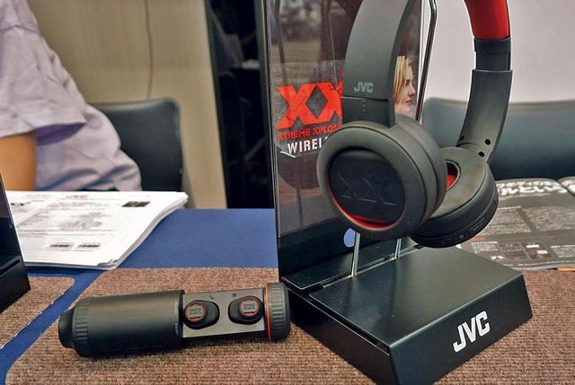 画像: 2F・JVC:タフ&重低音が持ち味の「XX」シリーズ新作を体感すべし