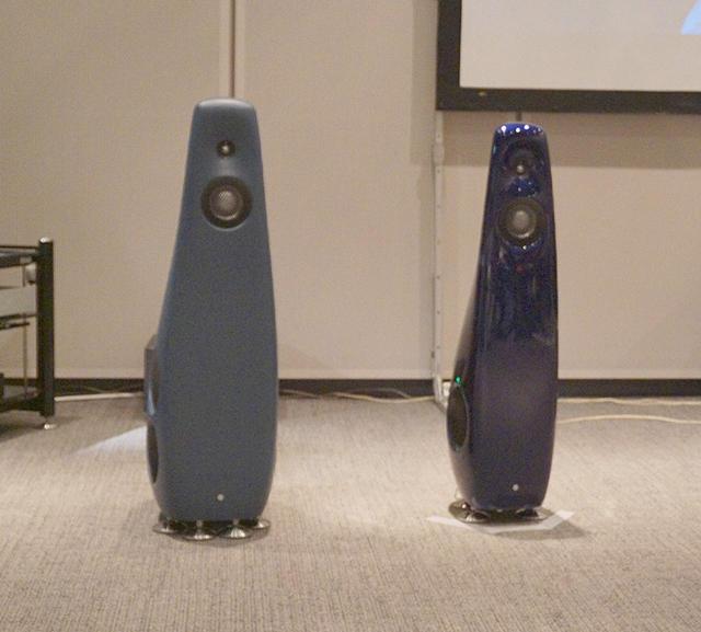 画像: 写真左がKAYA 90で右がKAYA 45。型番の数字はキャビネットの容量(リットル)