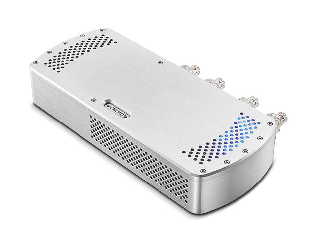 画像: CHORDの「Blu MkII」、「DAVE」と組み合せを想定したステレオパワーアンプ「Etude」。新しい手法の導入で、トランジェント性能を大幅に向上。DAVEの持つハイパフォーマンスをそのままスピーカー駆動に伝送できる能力を持たせたという