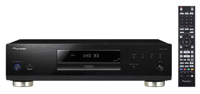 画像: パイオニアブランドのUltra HD Blu-ray対応ユニバーサルプレーヤー「UDP-LX500」。付属リモコンはバックライトを備える