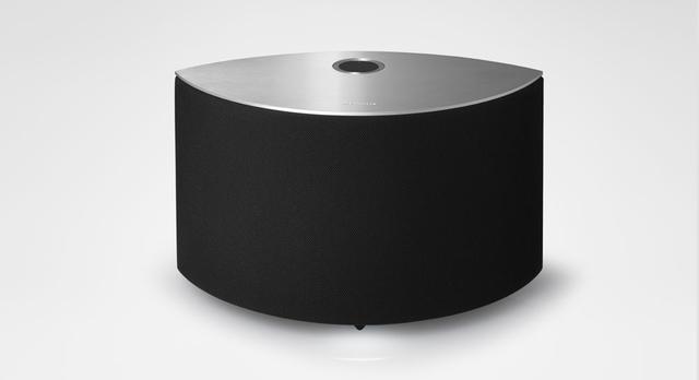 画像: ▲本体天面には、有機ELによる表示部とそれを囲むような操作ボタンが配置されている