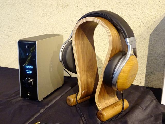 画像: デノンのフラッグシップヘッドホン「AH-D9200」(ヘッドホン置台、アンプは別売り)