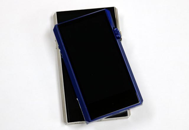 画像: 主要パーツは上位モデル同等で、画面サイズを4.1インチに