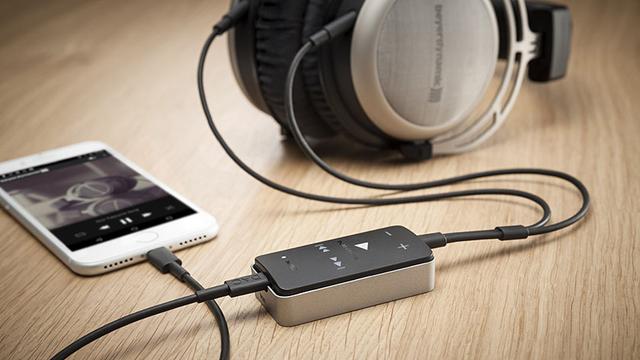 画像2: コンパクトに自宅でも、外出先でもヘッドホンをいい音で楽しむ。ベイヤーダイナミックのDAC/ヘッドホンアンプ「Impacto universal」