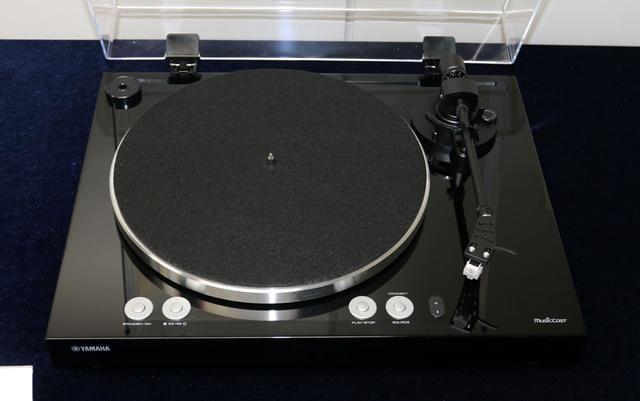 画像: ▲アナログレコードの音をワイヤレス再生できる「MusicCast VINYL 500」。9月下旬発売で価格は¥76,000前後