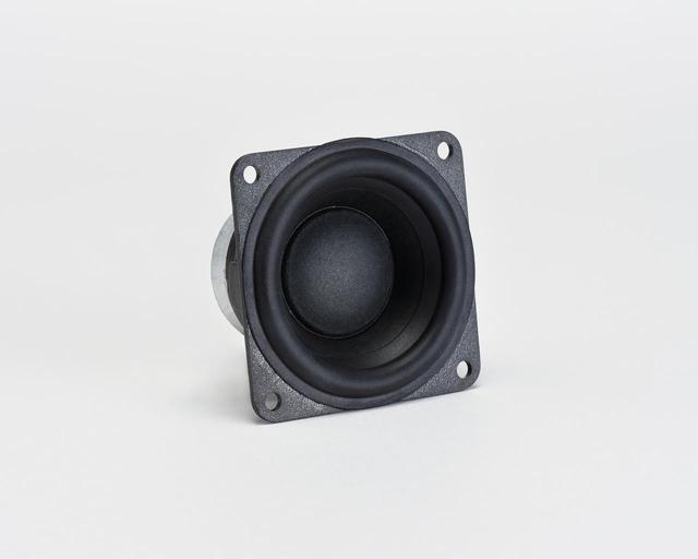画像: サラウンドとハイト用のスピーカーは50mmのパルプコーンフルレンジタイプを合計8個を用いている