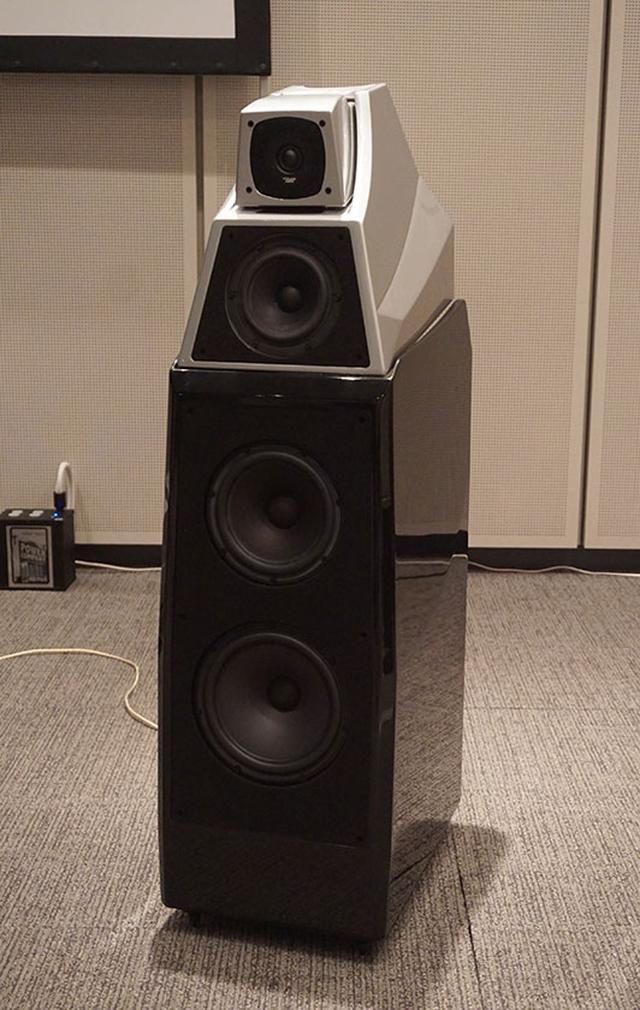 画像: ALEXX ¥19,400,000(スタンダードカラー)、¥19,800,000(アップグレードカラー)、¥20,200,000(カスタムカラー) ALEXIA2 (写真) ¥10,200,000(スタンダードカラー)、¥10,600,000(アップグレードカラー)、¥11,000,000(カスタムカラー) SASHA DAW (11月発売予定、予価) ¥6,700,000(スタンダードカラー)、¥7,000,000(アップグレードカラー)、¥7,300,000(カスタムカラー)