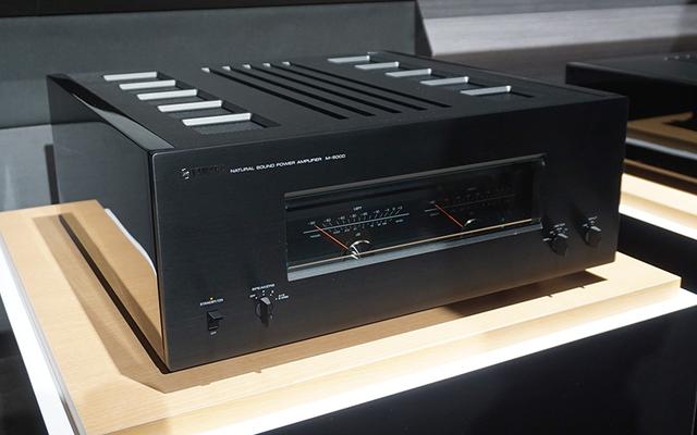 画像: M-5000にもシルバー(上)とブラック(左)が準備される