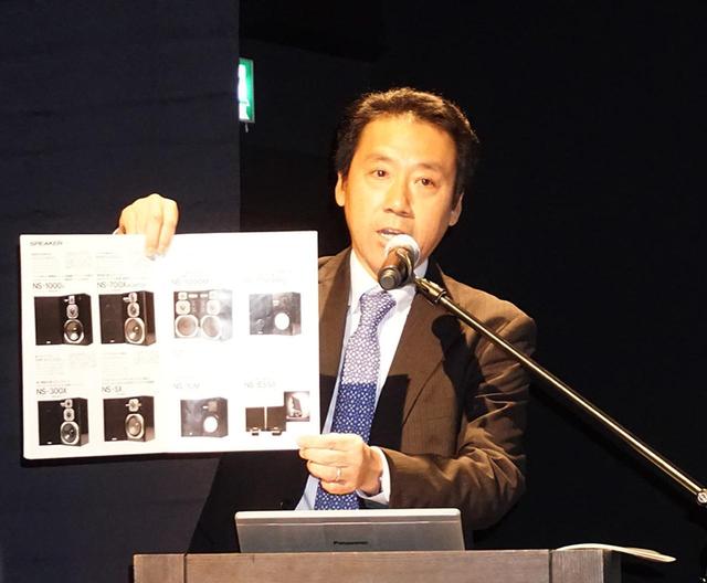 画像: ▲株式会社ヤマハミュージックジャパンAV・流通営業部部長の野口直樹氏は1988年のカタログも準備