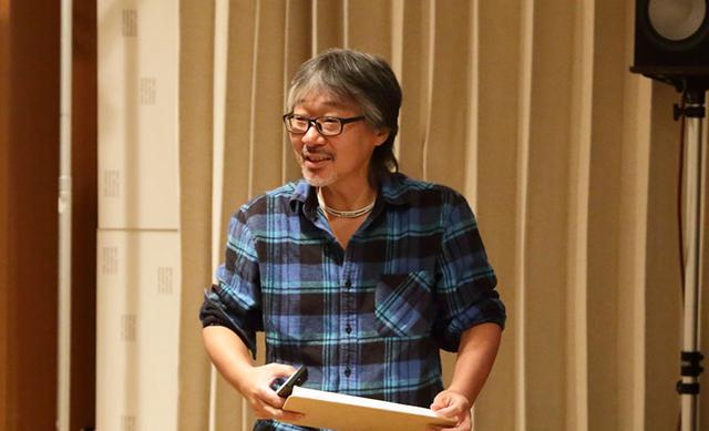 画像: イベント後半は、堀切さんがお薦めディスクをノリノリで紹介してくれた