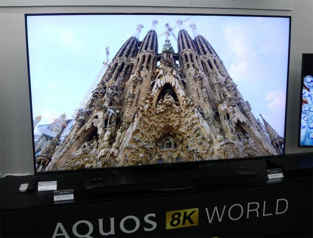 画像: ▲8Kチューナーを内蔵した8K液晶テレビ「8T-C80AX1」。価格は200万円!