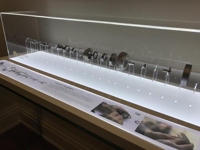 画像: こちらがボリューム/入力切り替えノブの分解モック。航空機グレードのパーツを組み上げた完全オリジナル品