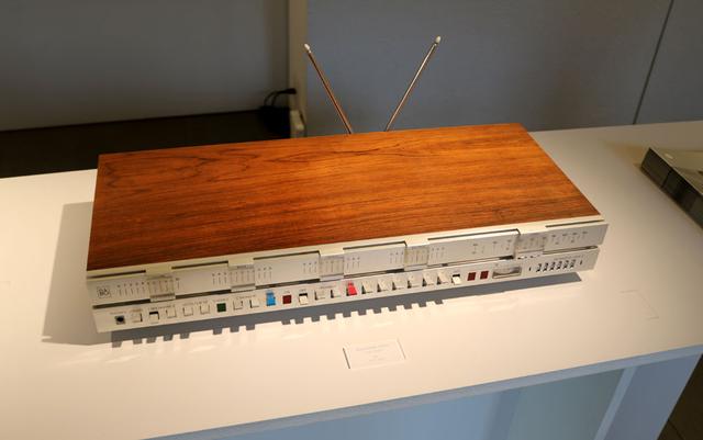 画像: ▲1969年製のチューナーアンプ「Beomaster3000」。デザイナーはJacob Jensen氏だ