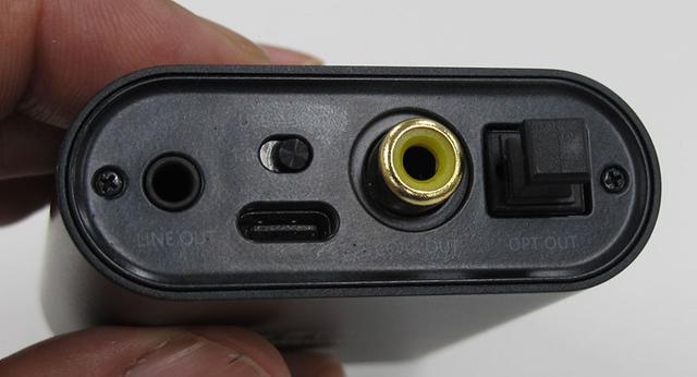 画像: USB Type-Cに加えて、光と同軸のデジタル入力も備えている、左端はアナログライン入力