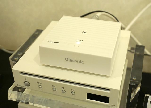 画像: オラソニック 先日発表された高音質Bluetoothレシーバー「NA-BTR1」やBluetoothスピーカーの「IA-BT7」を展示。LDACでどれほどの音が聴けるかをデモしていた