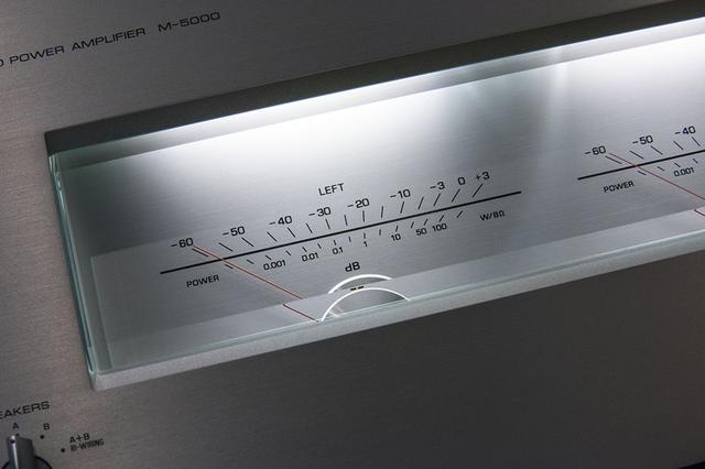 画像: M-5000のイルミネーションはオン/オフも可能