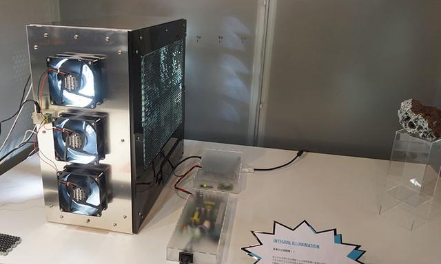 画像: INTEGRAL ILLUMINATIONの試作機。今回は明るさを追求したため、LEDの冷却ファンなどもかなり大きめ