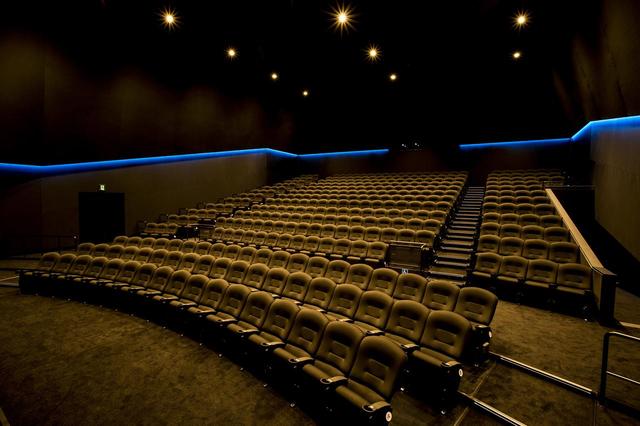 画像: 座席数は348。空間的に広めにつくられていて、ゆったりと映画を楽しめる