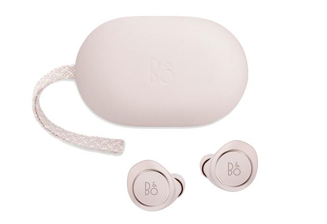 画像: 桜の花からインスパイアされた、優しくエレガントなピンクをまとったイヤホン。BANG & OLUFSENのBluetoothイヤホン「Beoplay E8」に限定モデルが発売される