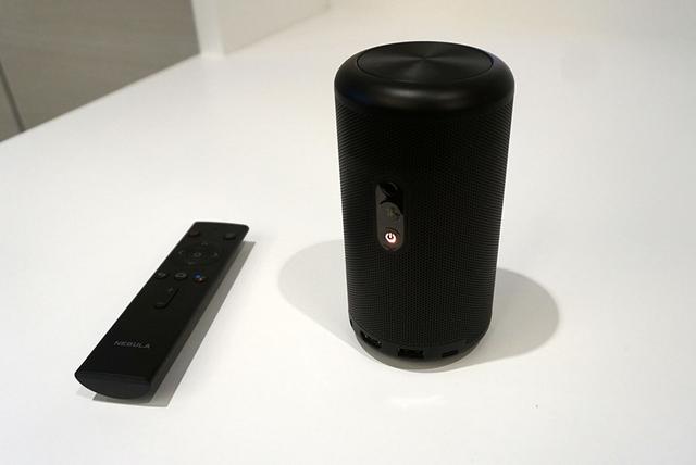 画像: Anker Nebula Capsule II 価格未定、2019年Q2発売予定 世界初のアンドロイドTV機能を内蔵したモバイルプロジェクター。350ml缶のサイズで200ANSIルーメンの明るい映像を再現する。内蔵バッテリーで3時間の動画再生を目指す