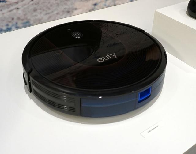 画像: Eufy RoboVac 30C ¥34,800(税別、予価)、2018年11月30日発売 Wi-Fi機能搭載の自動掃除機で、掃除のスケジュールをスマホから設定可能
