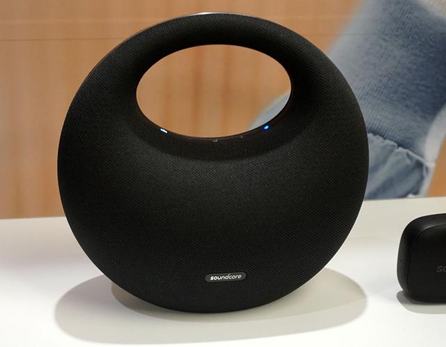 画像: Soundcore Model Zero ¥19,800(税込、予価)、2018年12月4日発売 IPX5の防水機能を持つBluetoothスピーカーで、スキャンスピーク製ユニット搭載する。最大60W(15W×2+15W×2)のアンプを内蔵し、迫力あるサウンドを再生可能。連続再生時間は最大10時間