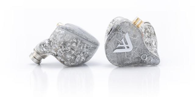 画像: 10ドライバー搭載のカスタムIEM「Anole VX」