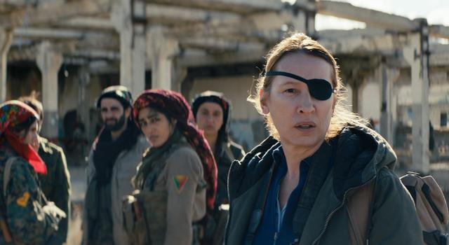 画像: フランス人女性ジャーナリスト、マチルドを演じたエマニュエル・ベルコは、監督としても女優としても高い評価を得ている人物。監督作は、第68回カンヌ国際映画祭のオープニング作品に選ばれた『太陽のめざめ』(2015)など
