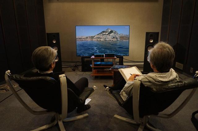 画像: ソニーの有機ELテレビ、KJ-65A1に各社の単体4Kチューナーをつないで取材を行なった。視距離は3H強だ