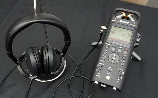 画像: 発表会では、PCM-D10を使った録音環境を再現し、モニター時の音を聴かせてくれた