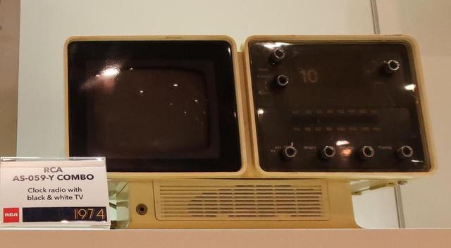 画像: RCA VICTOR「AS-059-Y COMBO」ラジオ付きテレビ(1974年)