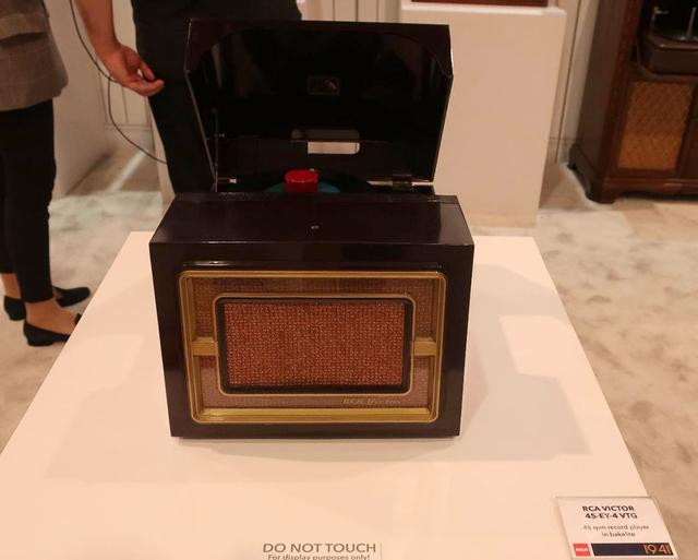 画像: RCA VICTOR「45-EY-2」電気蓄音機(1941年)