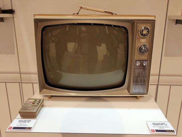 画像: RCA VICTOR「R18486」リモコン付きテレビ(1971年)